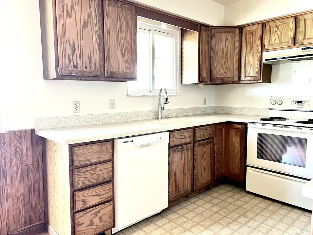 1434 S Vernon Road Venice Township, MI 48817