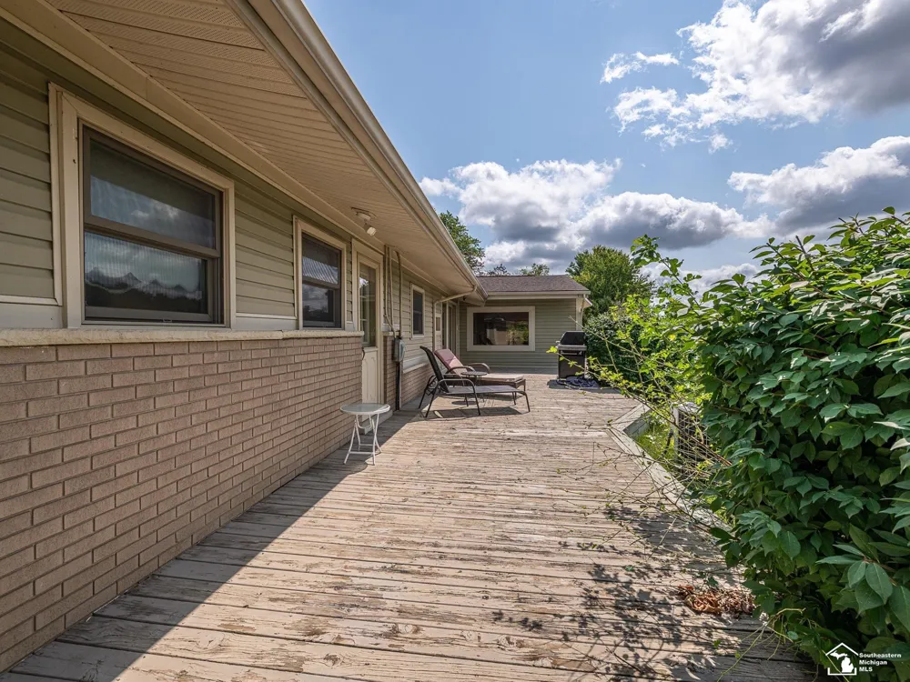 26995 James Avenue Flat Rock City, MI 48134