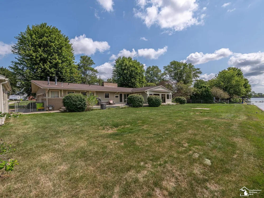 26995 James Avenue Flat Rock City, MI 48134