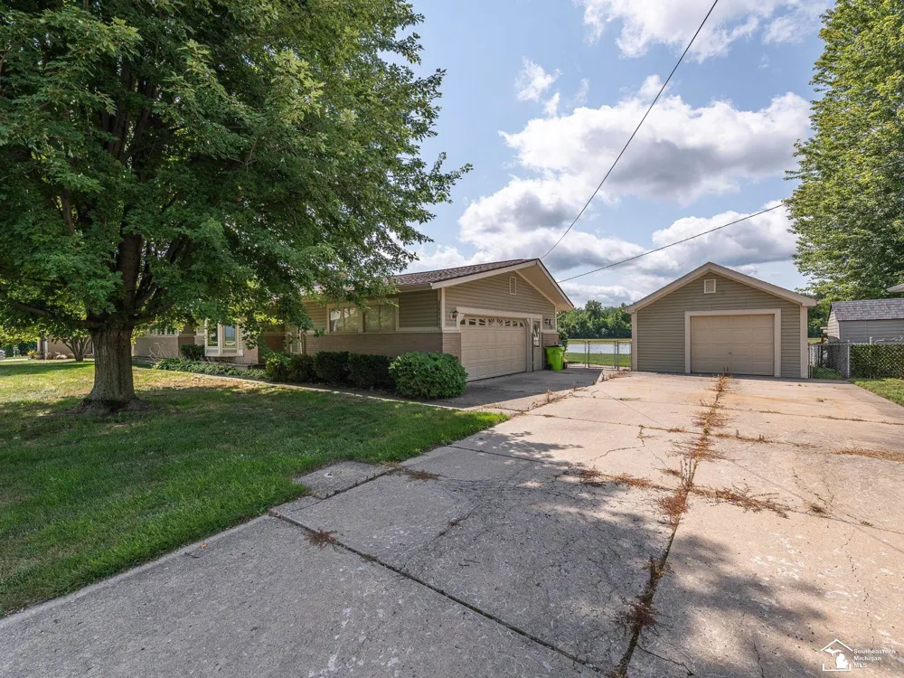 26995 James Avenue Flat Rock City, MI 48134