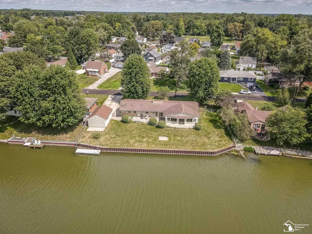 26995 James Avenue Flat Rock City, MI 48134