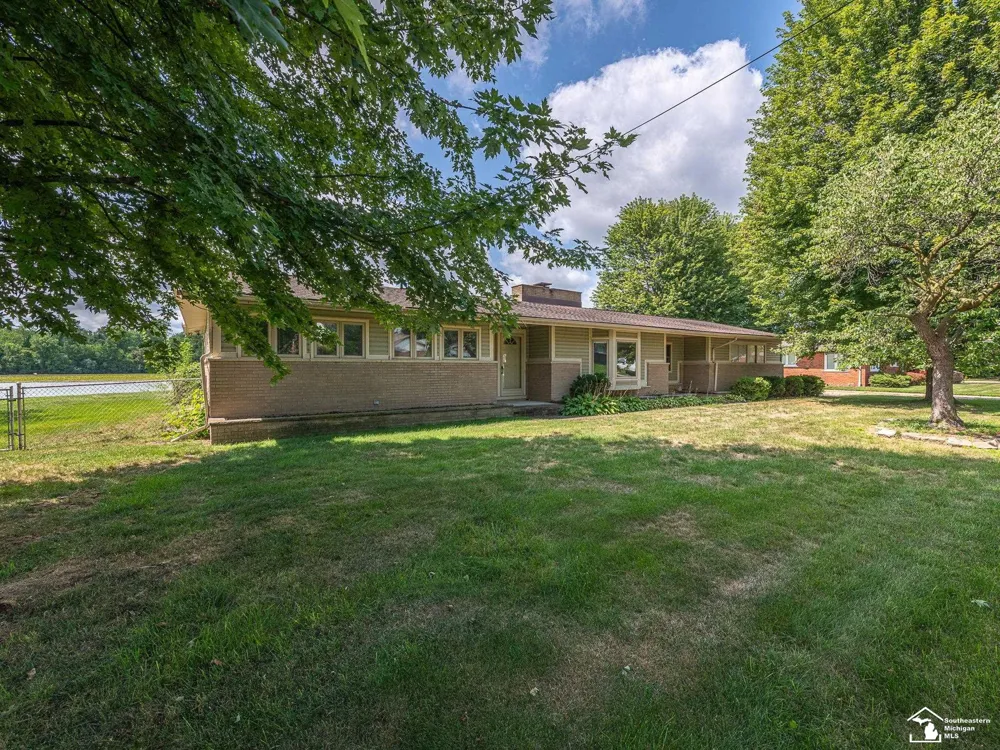 26995 James Avenue Flat Rock City, MI 48134
