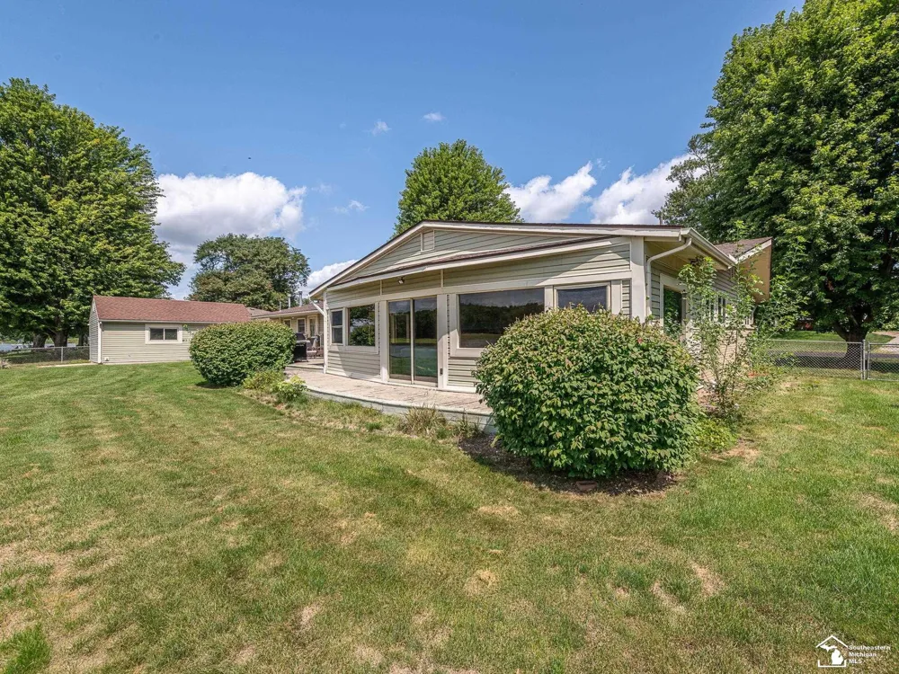 26995 James Avenue Flat Rock City, MI 48134