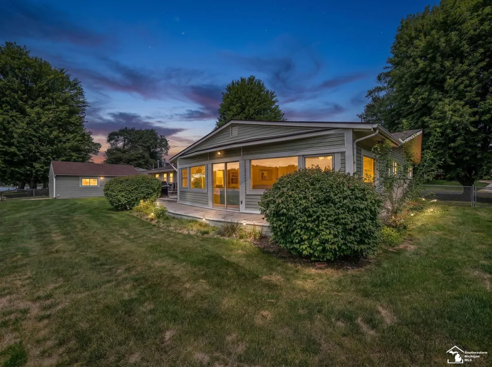 26995 James Avenue Flat Rock City, MI 48134