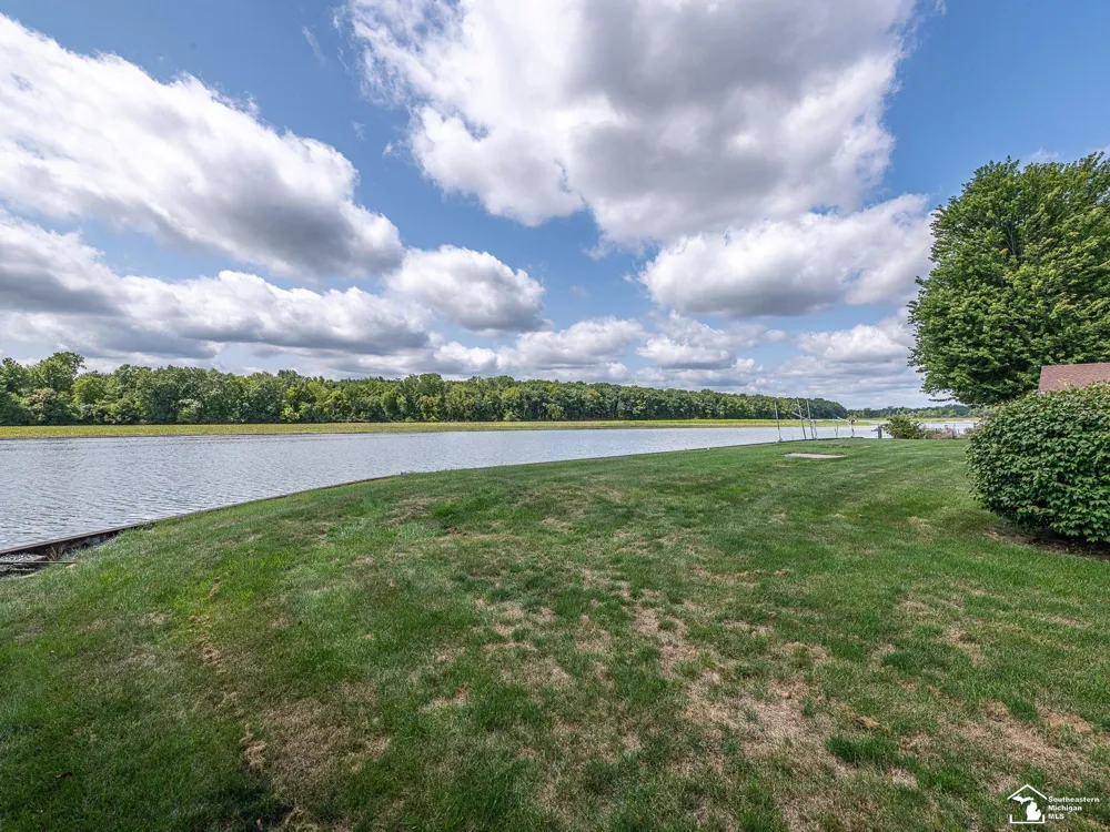 26995 James Avenue Flat Rock City, MI 48134