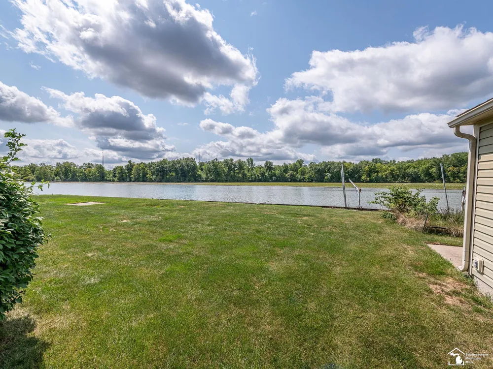 26995 James Avenue Flat Rock City, MI 48134