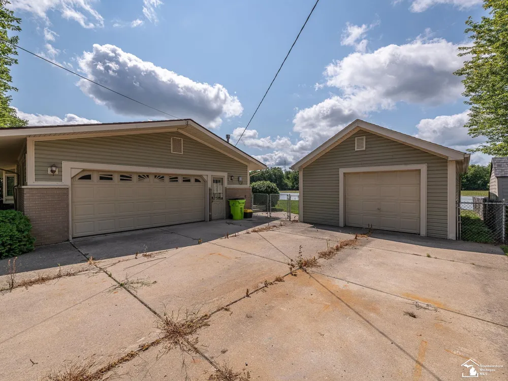 26995 James Avenue Flat Rock City, MI 48134