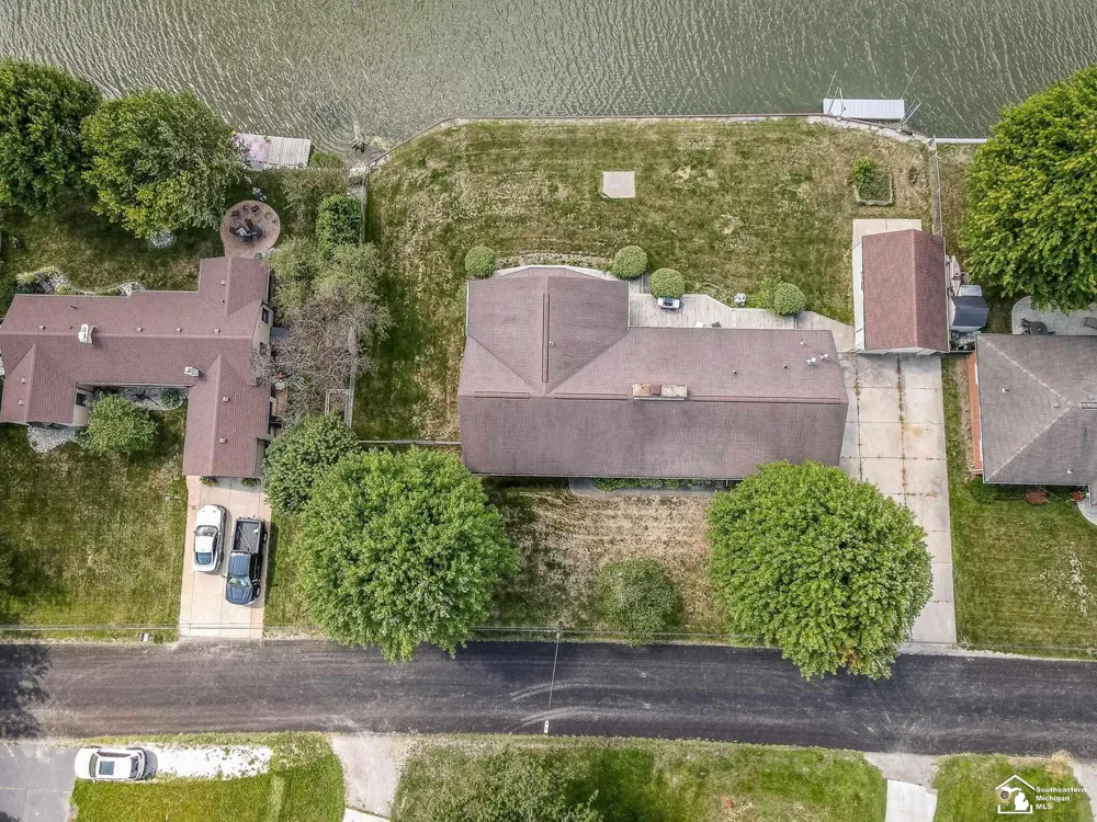 26995 James Avenue Flat Rock City, MI 48134