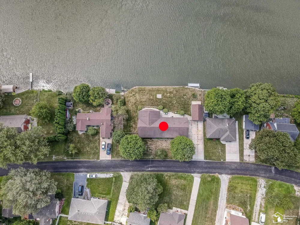 26995 James Avenue Flat Rock City, MI 48134
