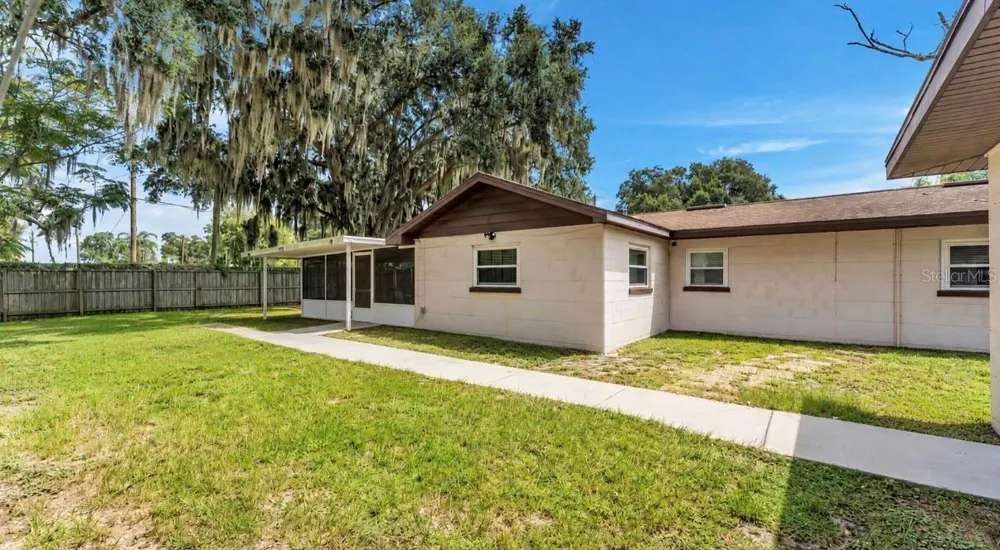 695 22ND ST NW Winter Haven, FL 33880