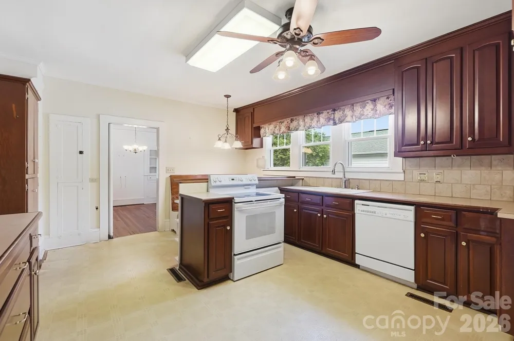302 Ridge Avenue Kannapolis, NC 28083