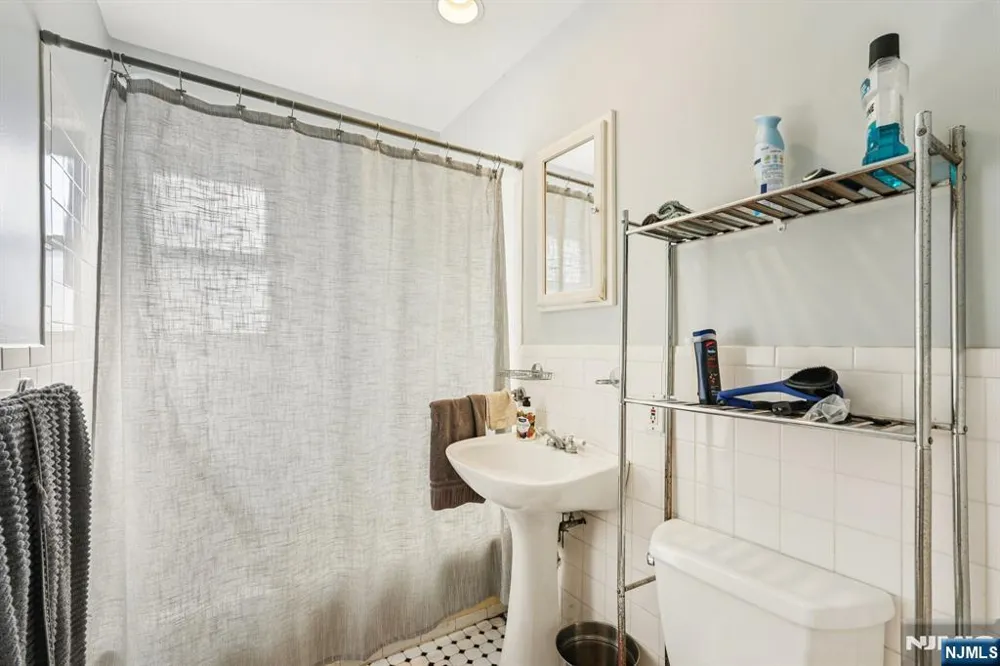 21 Colonial Drive 211 Little Falls, NJ 07424