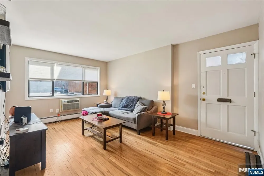 21 Colonial Drive 211 Little Falls, NJ 07424