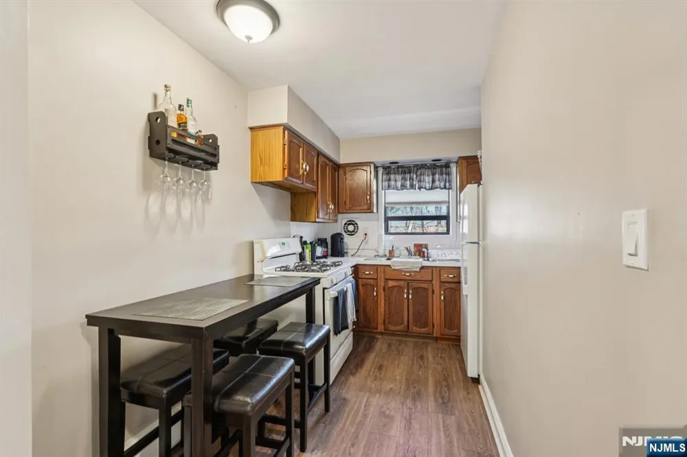 21 Colonial Drive 211 Little Falls, NJ 07424