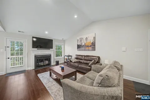 3 Juniper Court 125