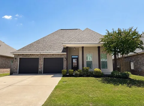 915 Hackberry Drive