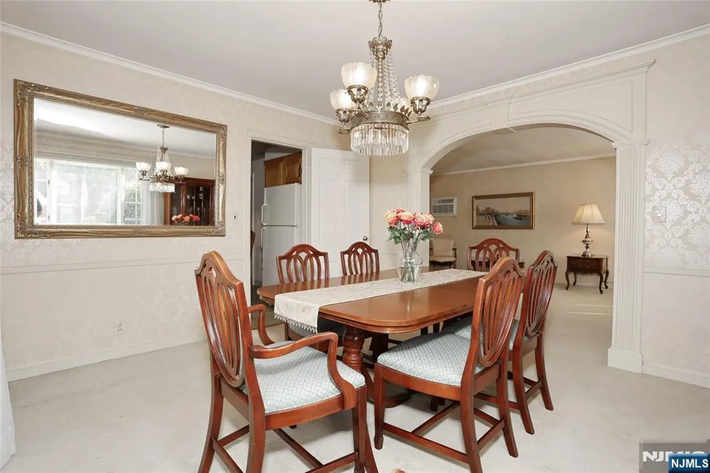 10 Glenwood Avenue Leonia, NJ 07605