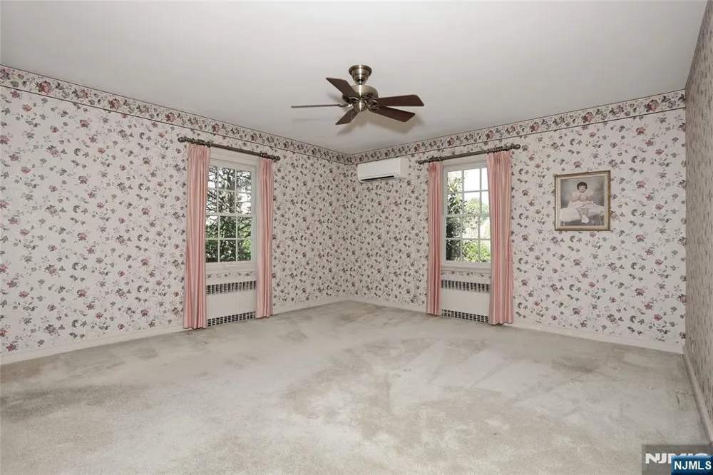 10 Glenwood Avenue Leonia, NJ 07605