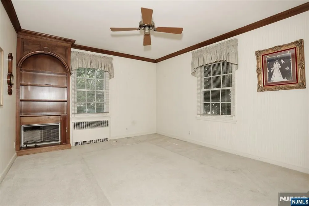 10 Glenwood Avenue Leonia, NJ 07605