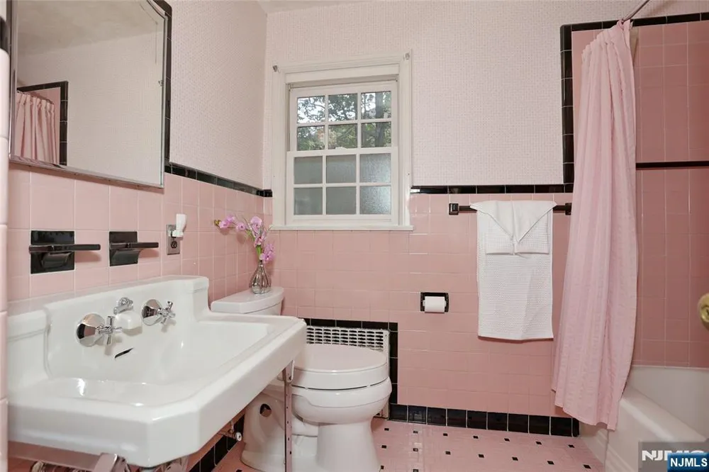 10 Glenwood Avenue Leonia, NJ 07605