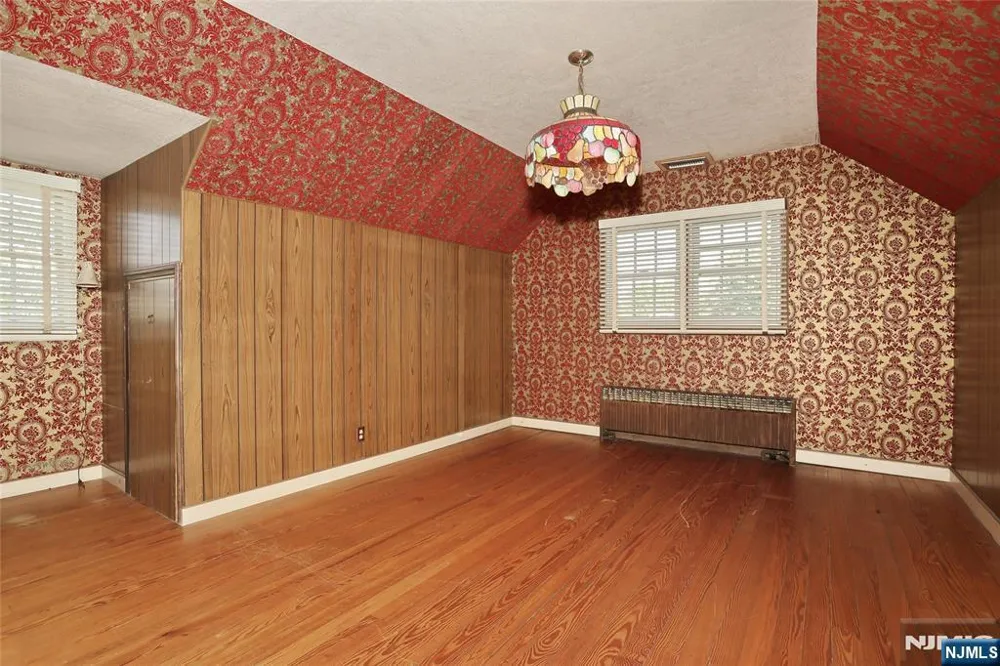 10 Glenwood Avenue Leonia, NJ 07605