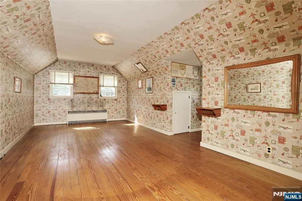 10 Glenwood Avenue Leonia, NJ 07605