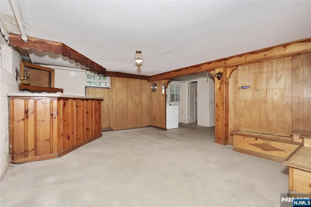 10 Glenwood Avenue Leonia, NJ 07605