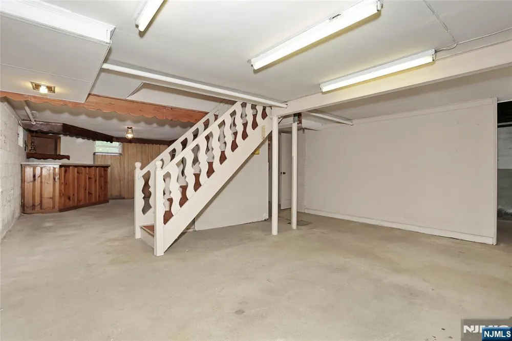 10 Glenwood Avenue Leonia, NJ 07605