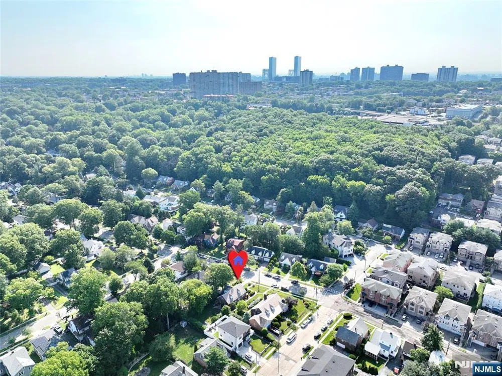 10 Glenwood Avenue Leonia, NJ 07605