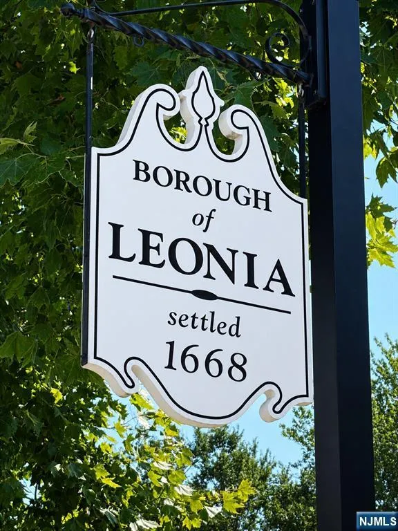 10 Glenwood Avenue Leonia, NJ 07605