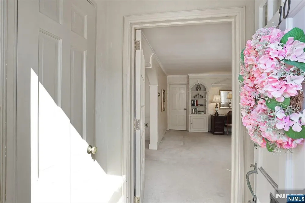 10 Glenwood Avenue Leonia, NJ 07605