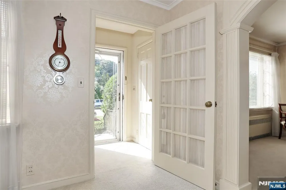 10 Glenwood Avenue Leonia, NJ 07605