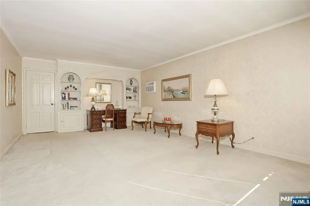 10 Glenwood Avenue Leonia, NJ 07605