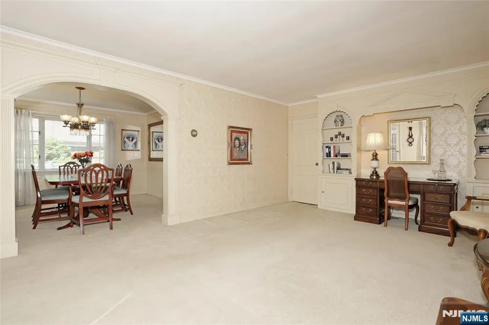 10 Glenwood Avenue Leonia, NJ 07605