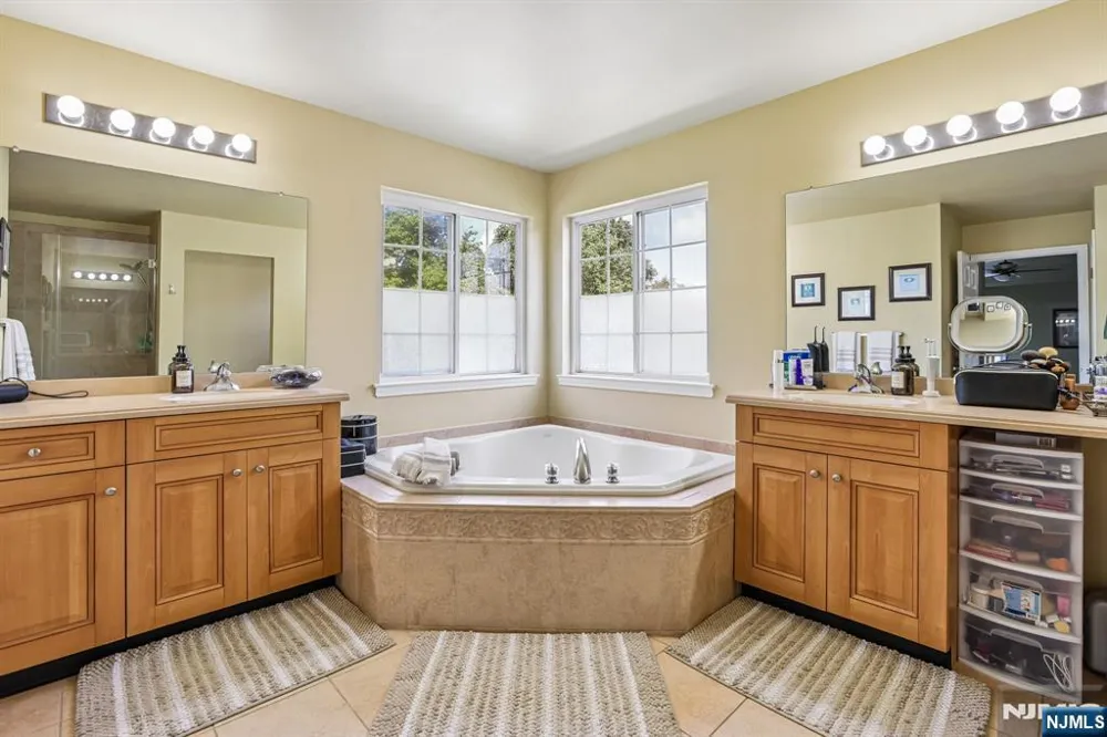 176 Fox Hill Court Jefferson Township, NJ 07849