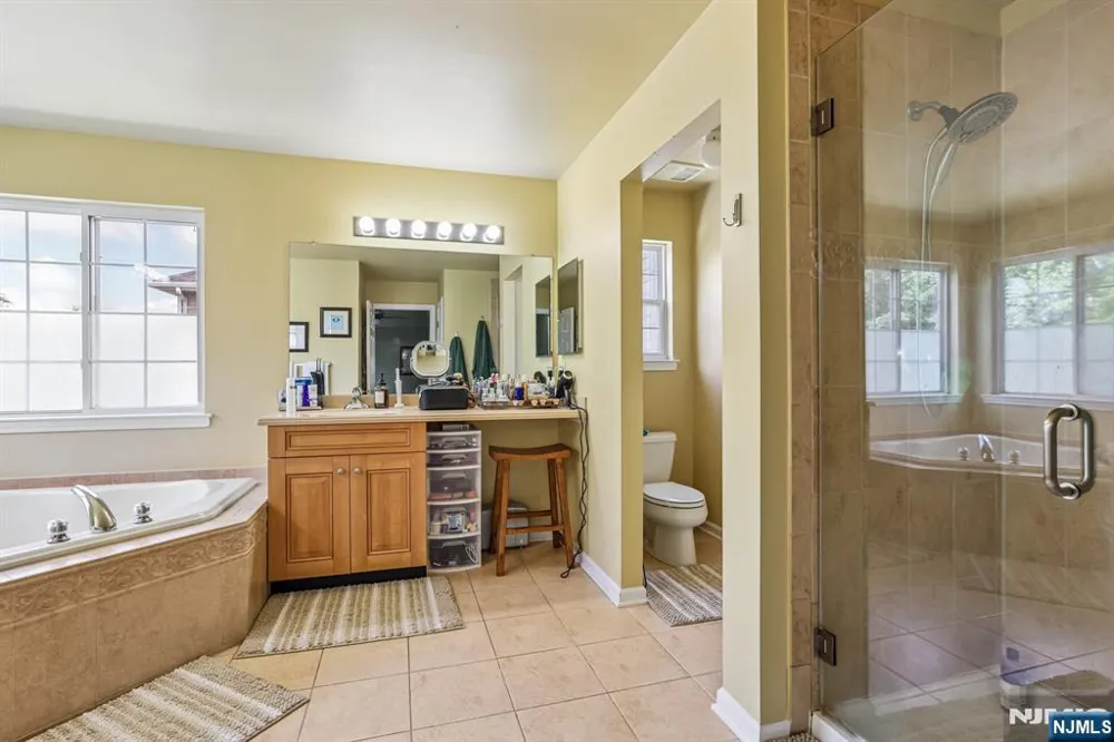 176 Fox Hill Court Jefferson Township, NJ 07849