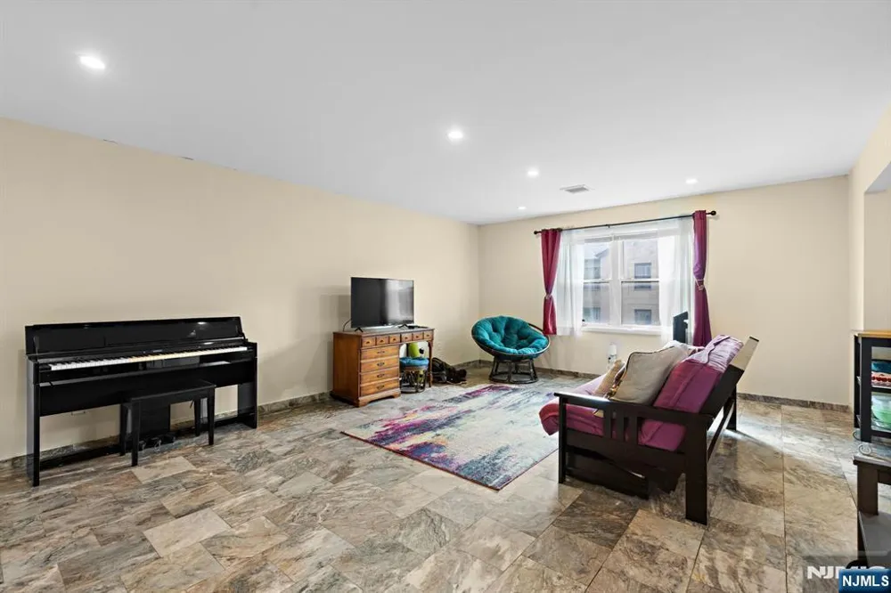 6409 Granton Avenue 1B North Bergen, NJ 07047