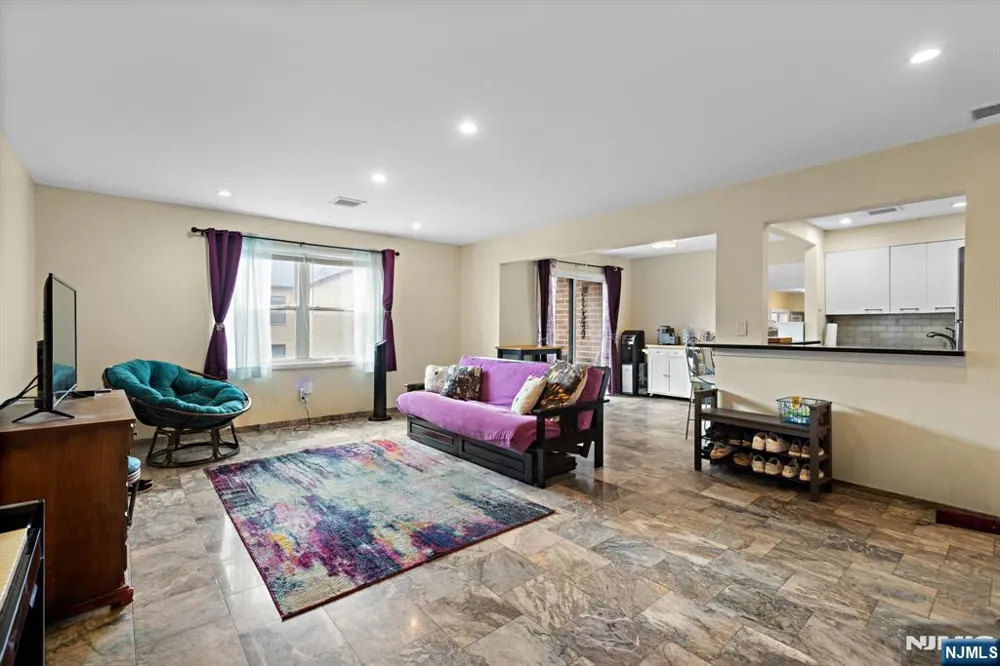 6409 Granton Avenue 1B North Bergen, NJ 07047