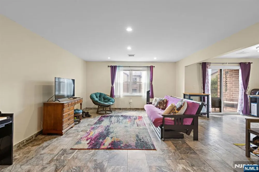 6409 Granton Avenue 1B North Bergen, NJ 07047