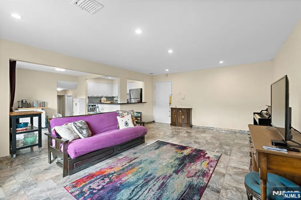 6409 Granton Avenue 1B North Bergen, NJ 07047