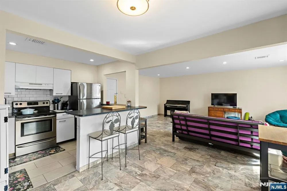 6409 Granton Avenue 1B North Bergen, NJ 07047