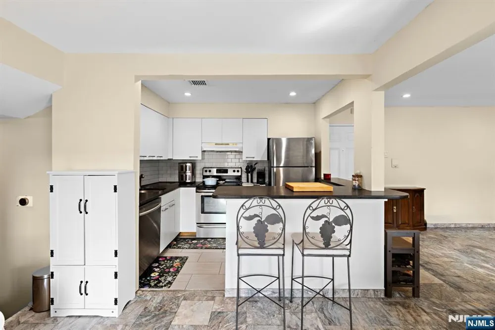 6409 Granton Avenue 1B North Bergen, NJ 07047