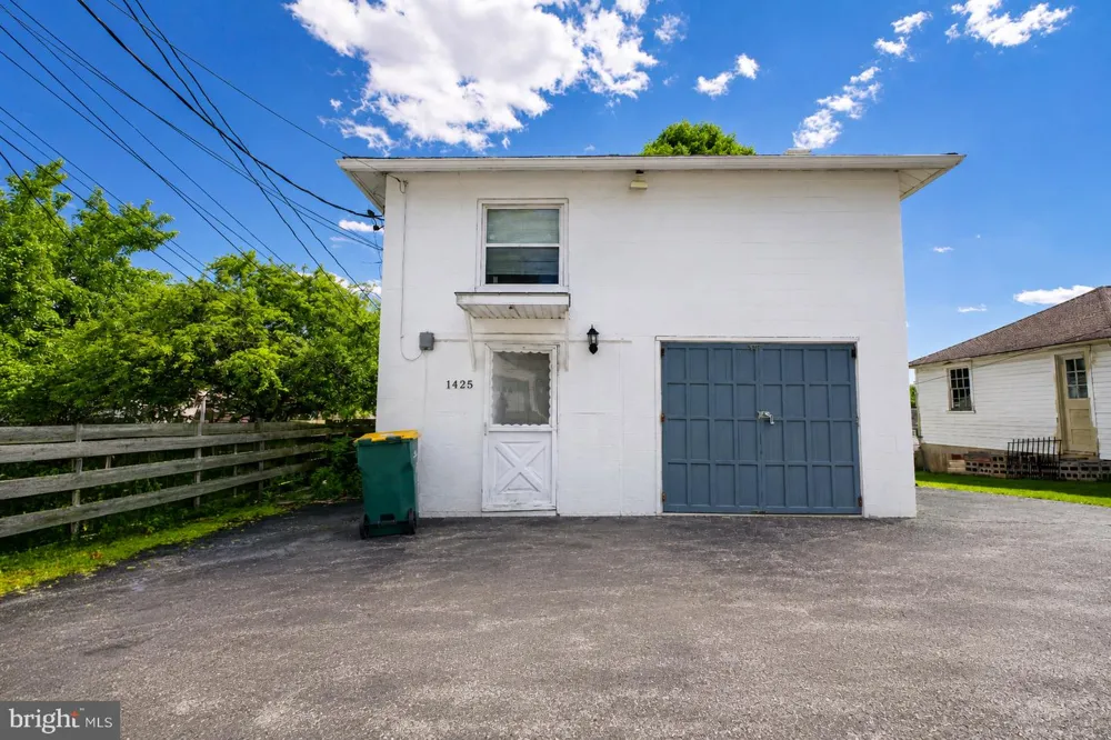 1425 HARDING AVENUE Hershey, PA 17033