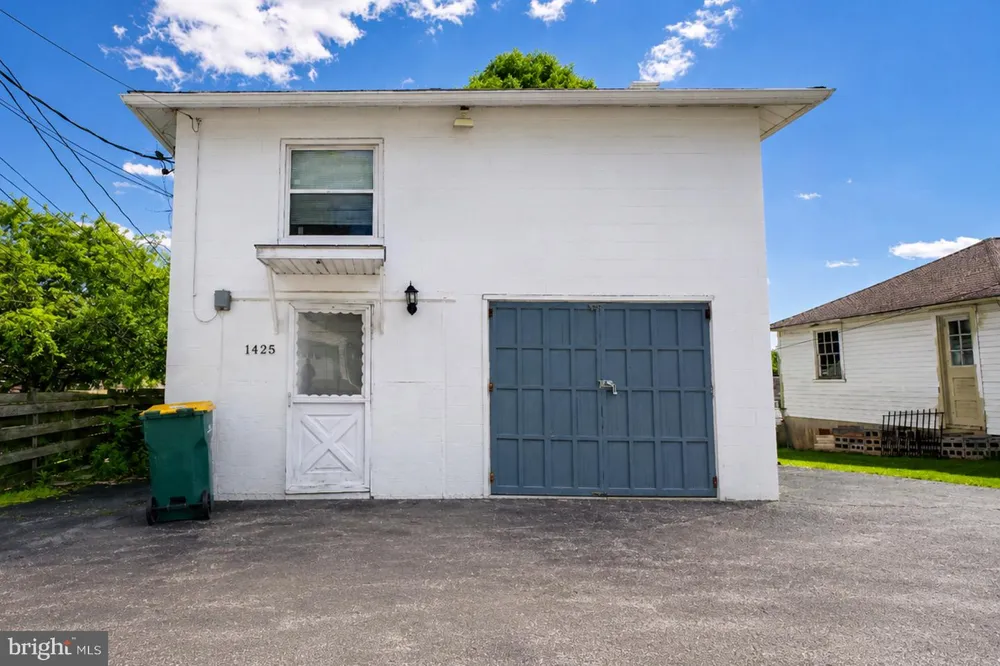1425 HARDING AVENUE Hershey, PA 17033