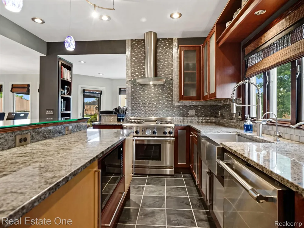 10137 Devonshire Drive Green Oak Township, MI 48178