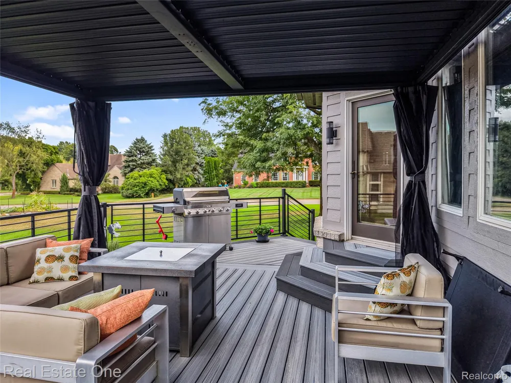 10137 Devonshire Drive Green Oak Township, MI 48178