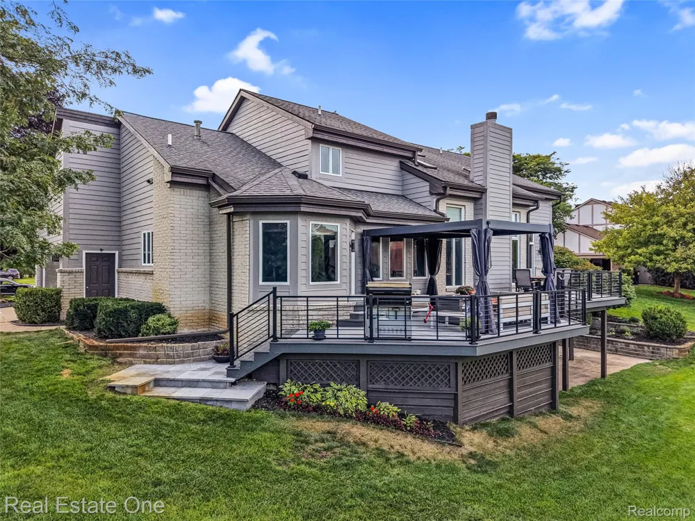 10137 Devonshire Drive Green Oak Township, MI 48178