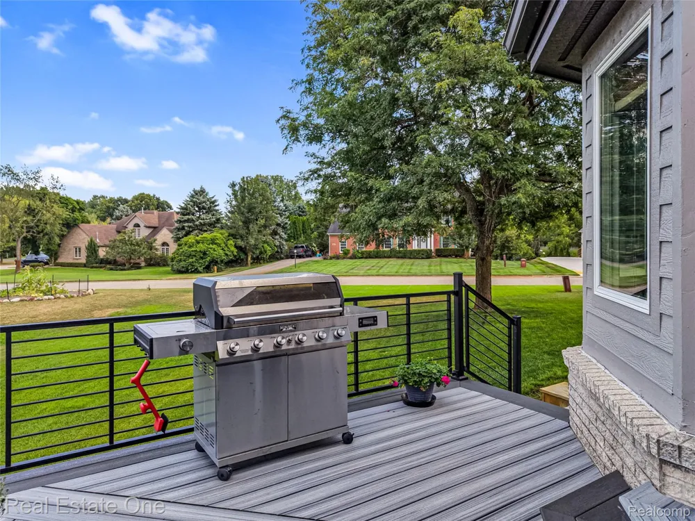 10137 Devonshire Drive Green Oak Township, MI 48178