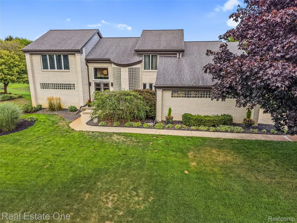 10137 Devonshire Drive Green Oak Township, MI 48178