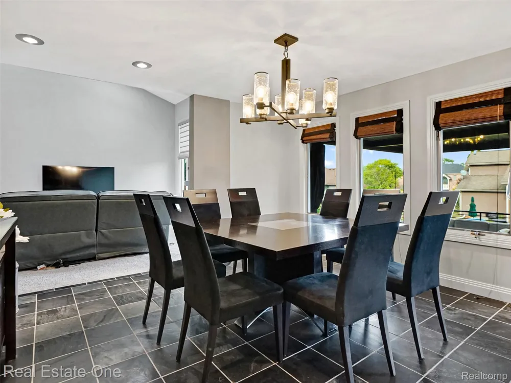 10137 Devonshire Drive Green Oak Township, MI 48178